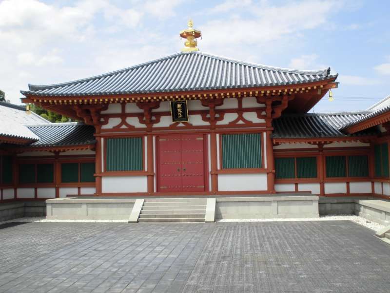 Nara Private Tour - Kudara Kannon-Do
Kudara Kannon statue(National treasure, Asuka period, 7th century) is displaied here.