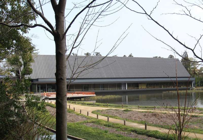 Mie Private Tour - Sengu Memorial Museum.  In this museum, you will learn what are the Shikinen Sengu ( periodical renewal ) as well as rituals and tools for the ceremony.   Replica of Geku Main Sacred Building in overwhelming size is displayed there. It's one of a must-see spot.
