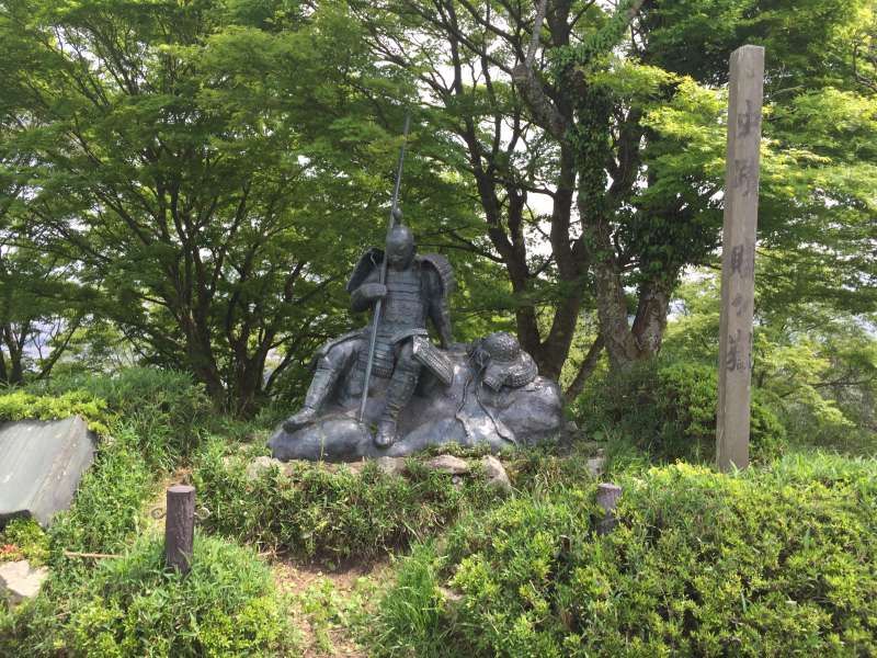 Shiga Private Tour - [May] A Statue of Surviving Feudal Warlord, at the Summit of Shizugatake