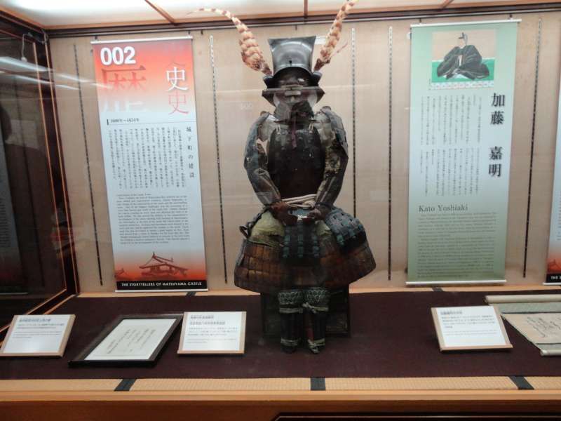 Ehime Private Tour - Suits of armor used by Kato Yoshiaki,  the first feudal lord of this castle. Look at the helmet's decoration.The motif comes from pheasant's plumes, which represents sagacity or wisdom.