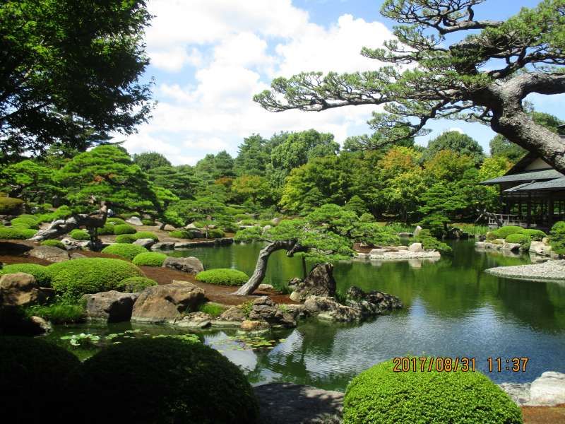 Tottori Private Tour - Beautiful green garden