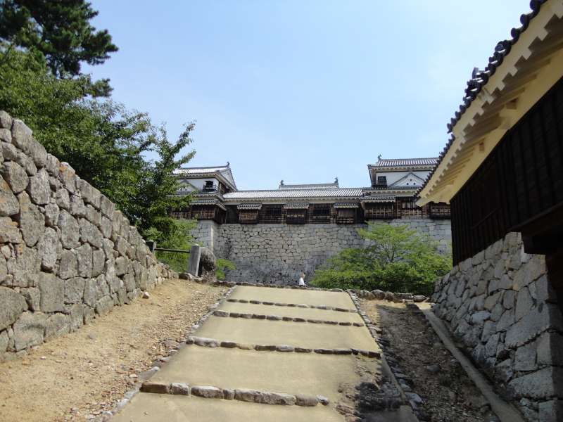 Ehime Private Tour - There are many steps and walls.