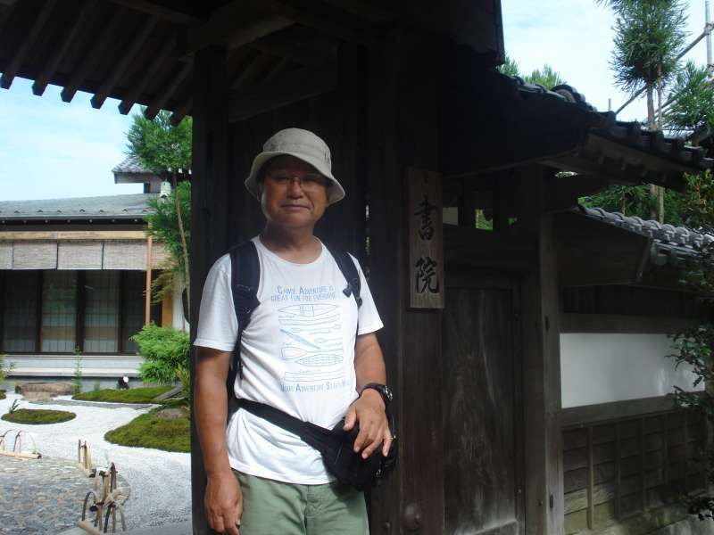 Kamakura Private Tour - At the entrance of shakyo-jyo, or Buddhist sutra copying hall, of Hase Temple. In this hall, you can appreciate the serene atmosphere through copying a Buddhist sutra.