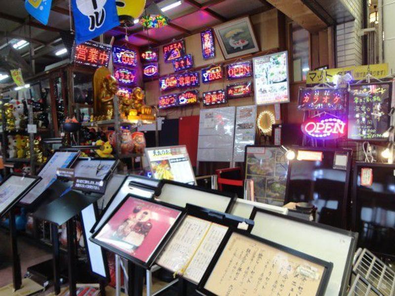 Osaka Private Tour - A LED signboard shop at doguyasuji