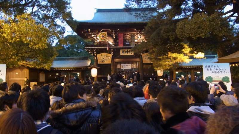 Tokyo Private Tour - Hall of worship inside Meiji Shrine and many people who are coming to pray for their happy life