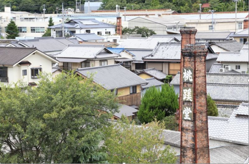 Okayama Private Tour - This is Inbe, the town of Bizen Ware.  There are many potteries in this town.  Bizen wares are made there. A big chimmney is a symbol of the pottery.