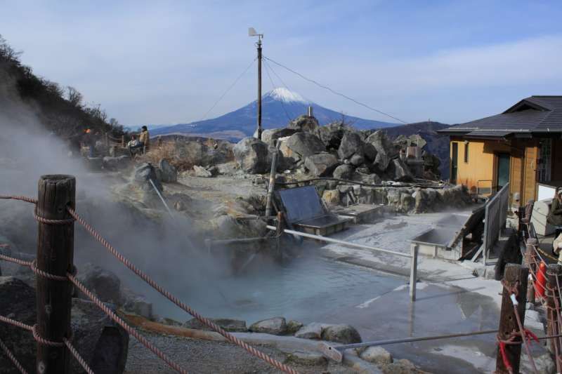 Hakone Private Tour - Oowakudai, most famous Hakone volcano geting up at the ropeway