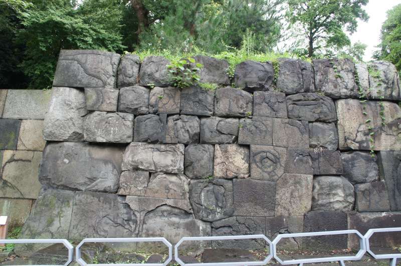 Tokyo Private Tour - Steinmauer mit der verschiedenen Bautechnik