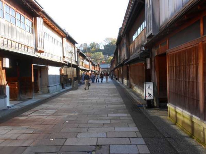 Kanazawa Private Tour - Higashi Chaya Geisha entertainment district