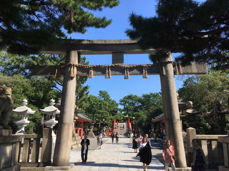 Osaka Private Tour - Sumiyoshi Shinto Shrine (One of the famous shrines in Japan (you can learn the difference between Shintoism and Buddhism and how to worship).