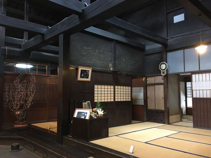 Takayama Private Tour - Takayama is well known for its traditional sake producing. The buildings of sake breweries are more than 100years old. You can even enjoy the atmosphere of the old buildings.