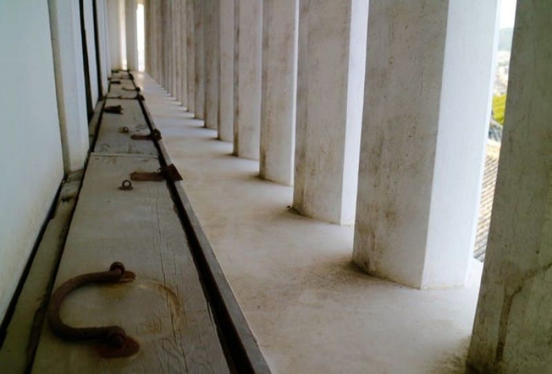 Himeji Private Tour - Stone dropping devices by the windows