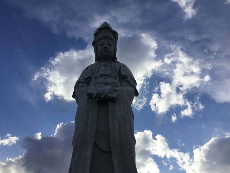 Gunma Private Tour - Lot of people cometo  Byakuikannon to pray their better fortune, longevity and so-on.