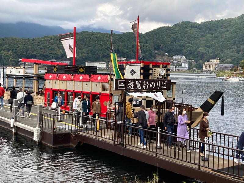 Mount Fuji Private Tour - Cruising at Lake Kawaguchi