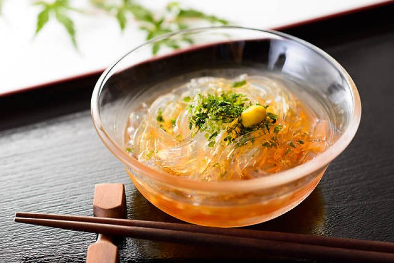 Kyoto Private Tour - -Tokoroten(gelidium jelly)
Famous Haiku poet Basho Matuo wrote about Arashiyama(Kiotaki) and a refreshing summer sweet Tokoroten.
" Water Kiyotaki draw Remarks by Tokoroten"
You will forget the summer heat !!