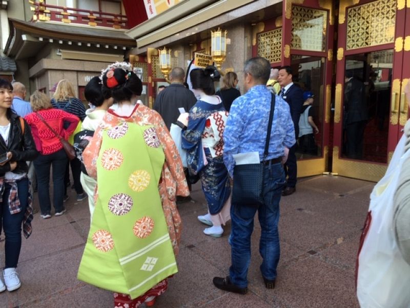 Kyoto Private Tour - Hopefully we will see maiko (in the foreground) and geiko in front of Minamiza, the oldest theater in Japan.