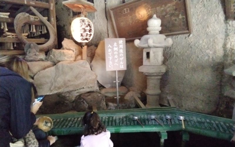 Tokyo Private Tour - People wash money in the spring water in Zeniarai-Benzaiten.