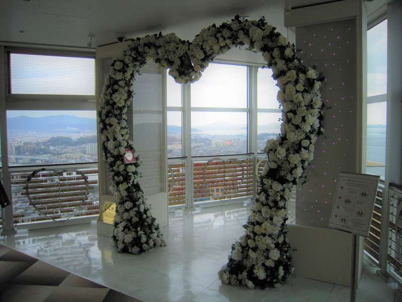 Fukuoka Private Tour - On the 3rd floor of Fukuoka tower, there is a place where a couple promise to love each other. Romantic!