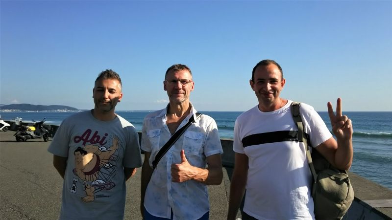 Kamakura Private Tour - Sea is close by - some people enjoy washing their feet, not just their money, hahaha