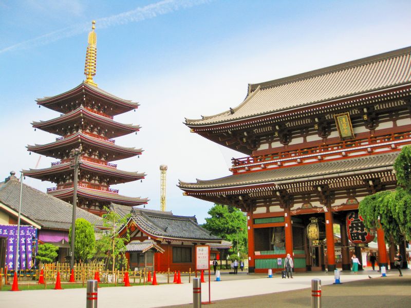 Tokyo Private Tour - Asakusa: Sensoji Temple.  Hozomon gate and pagoda