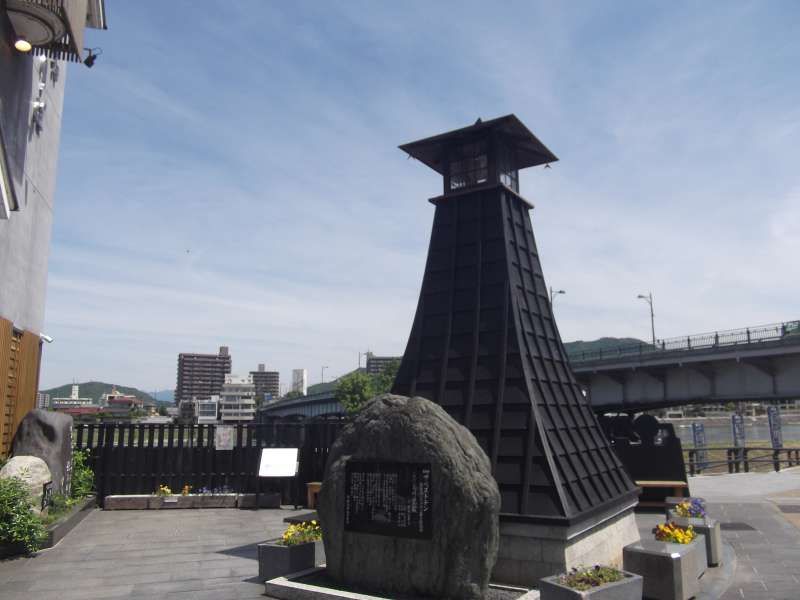 Gifu Private Tour - A river lighthouse