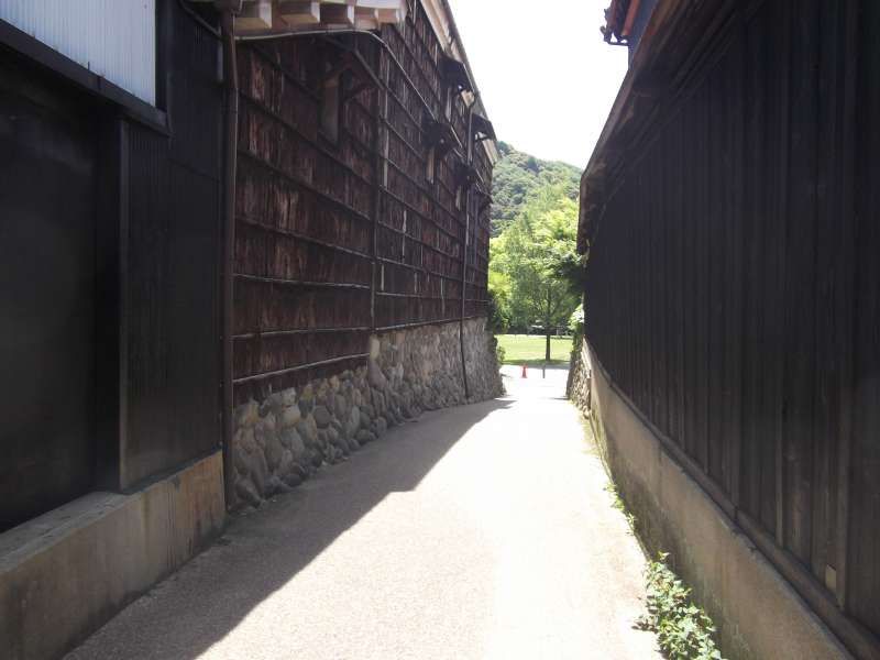 Gifu Private Tour - A path leading to Kawaramachi street.