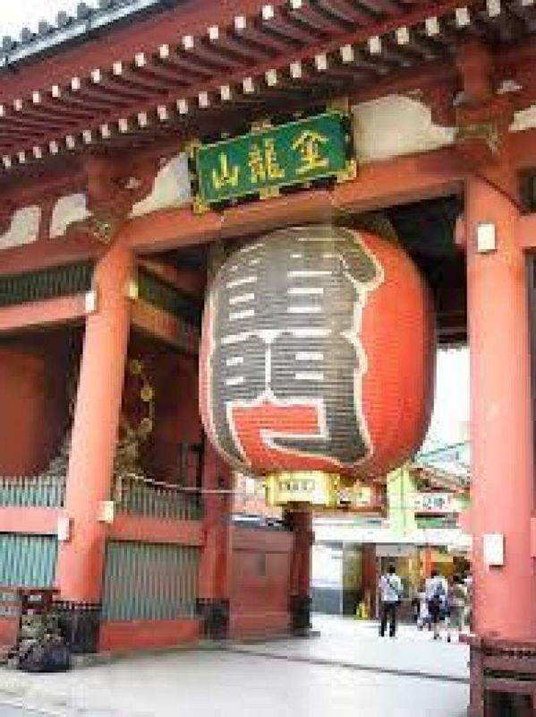 Tokyo Private Tour - Kaminarimon or Thunder Gate, a symbol of Asakusa

