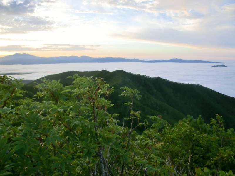 Shiretoko / Abashiri Private Tour - "Unkai" or sea of clouds can be seen very early in the morning. Lake Kussharo is covered with sea of clouds. This picture was taken around 4 a.m. in summer.