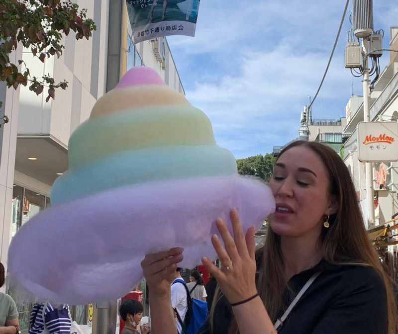 Tokyo Private Tour - Try a rainbow cotten candy!