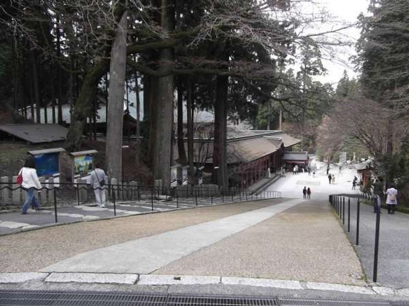 Shiga Private Tour - Slope leading to "Kompomchudo" hall.