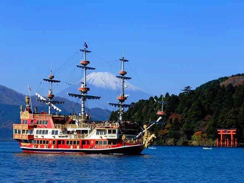 Tokyo Private Tour - Pirate ship at Lake Ashi