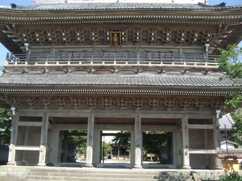 Kamakura Private Tour - The magnificent gate of Komyoji Temple