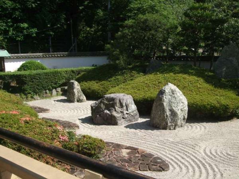 Kamakura Private Tour - The rock garden in Komyoji Temple