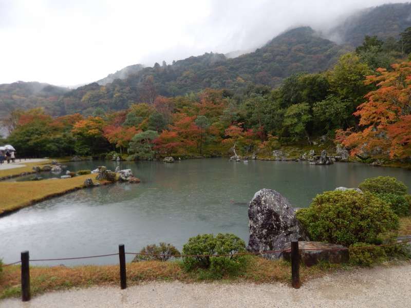 Kyoto Private Tour - Tenryuu temple (Tenryuu ji)
Square Hut garden, or Sougen pond garden in Tenryu temple, was built by Musousoseki as pond and spring strolling garden. It is also landscape borrowing garden which borrows Arashiyama and Kameyama behind with strolling trail around Sougen pond in the center of the garden.