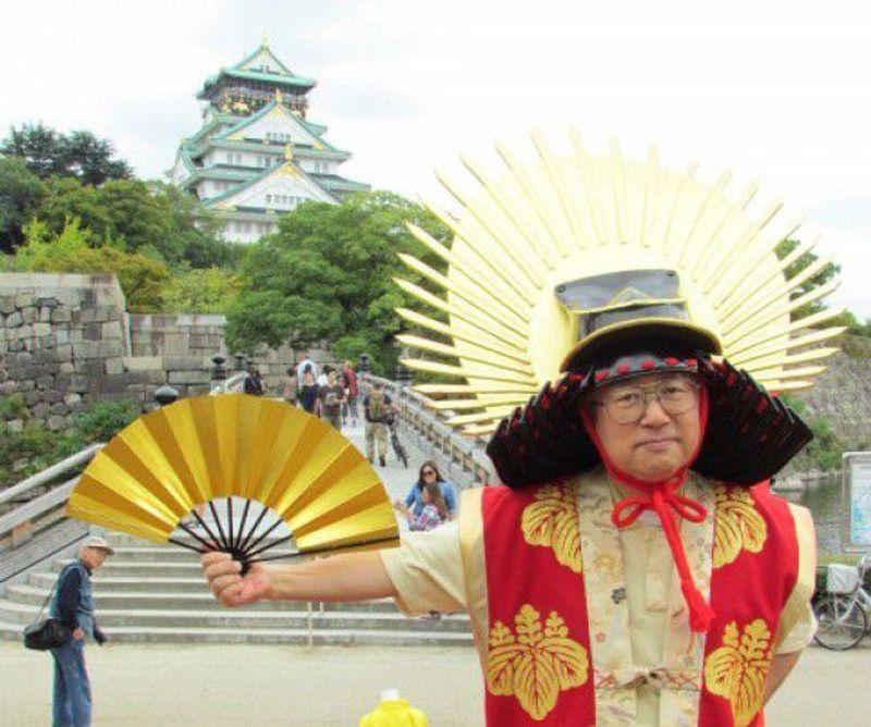 Osaka Private Tour - I disguised myself as Toyotomi Hideyoshi wearing haori, or a short coat, and kaboto, or a war helmet of Hideyoshi.