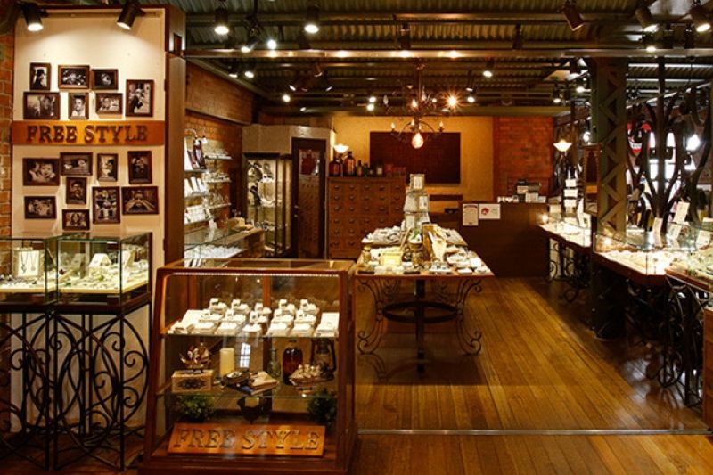 Yokohama Private Tour - Facilities of culture and commercial in storeroom