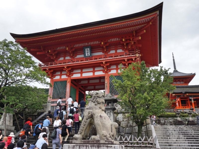 Kyoto Private Tour - The entrance gate of Kiyomizu temple