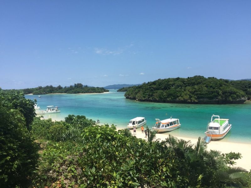 Okinawa Remote Islands Private Tour - At Kabira bay,
one of the most famous and popular place not only Ishigaki but also Japan