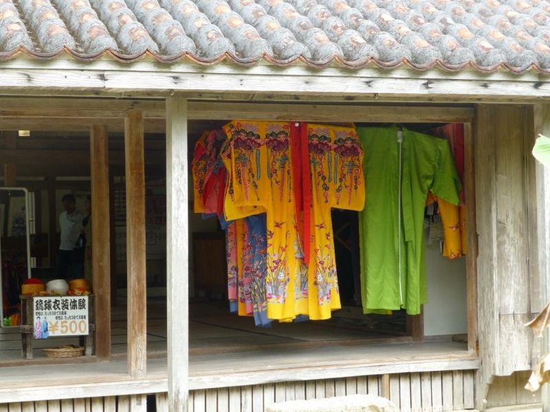 Okinawa Remote Islands Private Tour - At YAIMA village,
you can try traditional Okinawa KIMONO called "BINGATA" 