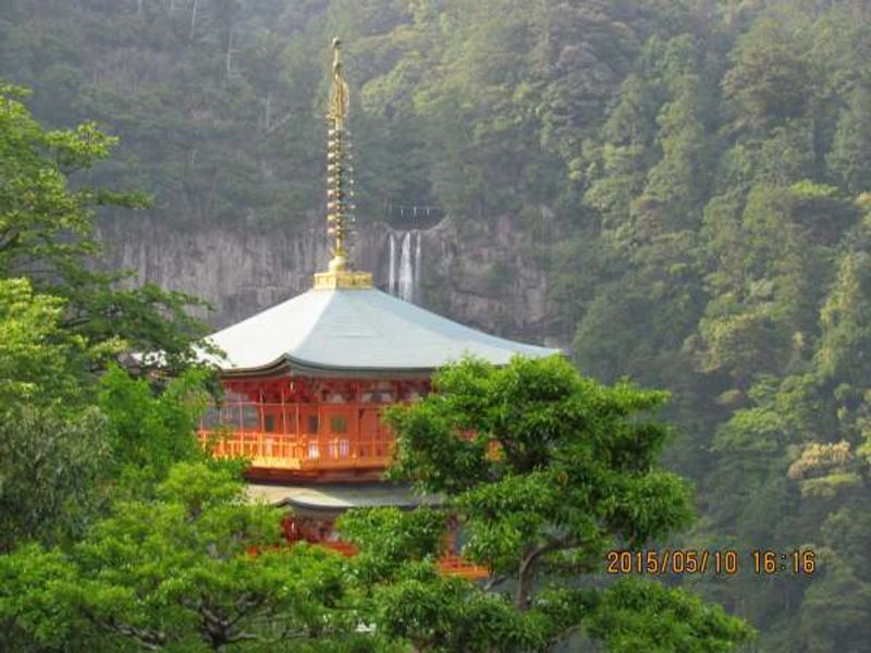 Osaka Private Tour - Three-story Pagoada at the foot of Seigantoji