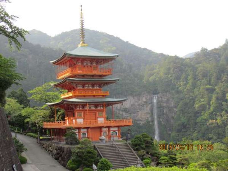 Osaka Private Tour - Three-story pagoda and Nachi Waterfall