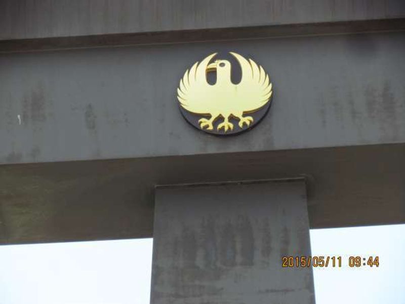 Osaka Private Tour - Oyunohara shrine gate carved with three-legged crow called Yatagarasu 