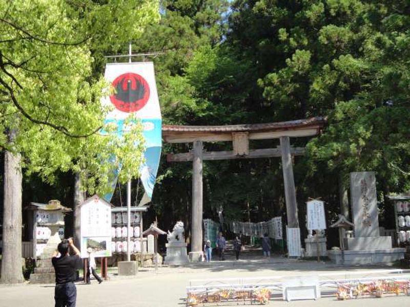 Osaka Private Tour - Kumano Hongu Taisha with Yatagarasu flag