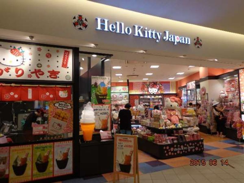 Tokyo Private Tour - Odaiba - DiverCity Tokyo - Hello Kitty Japan