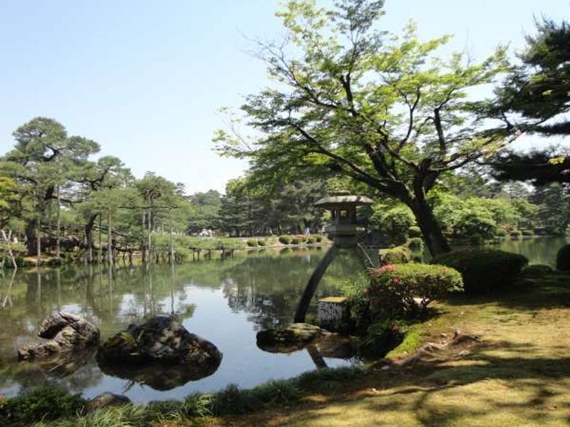 Kanazawa Private Tour - Kotojitoro Lantern in Kenrokuen