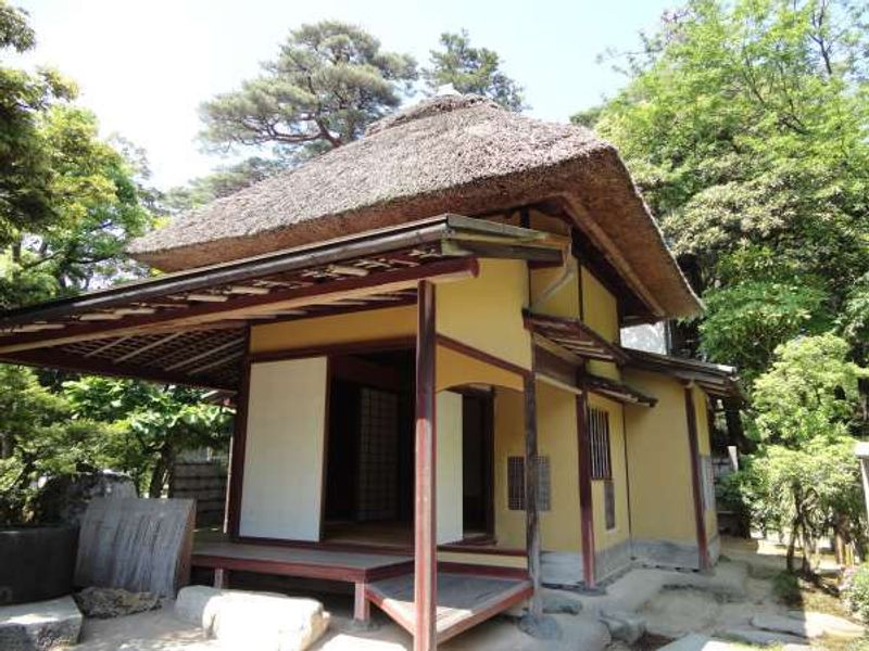 Kanazawa Private Tour - Yugaotei teahouse in Kenrokuen