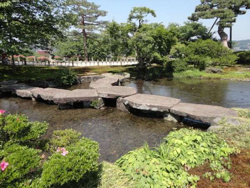 Kanazawa Private Tour - Gankobashi in Kenrokuen