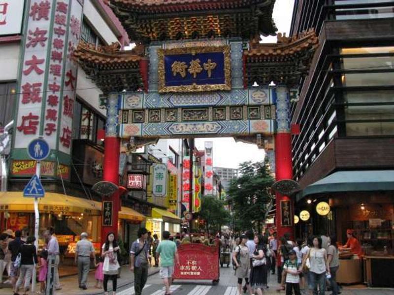 Yokohama Private Tour - Yokohama- China Town - one of the biggest china towns in the world.