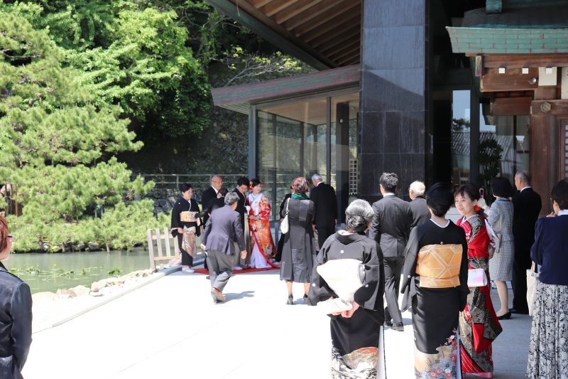 Shimane Private Tour - Izumo Taisha Grand Shrine: Many people get married at this shrine.