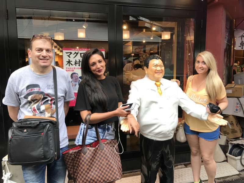 Tokyo Private Tour - With the figure of famous sushi restaurant's  owner in Tsukiji outer market.